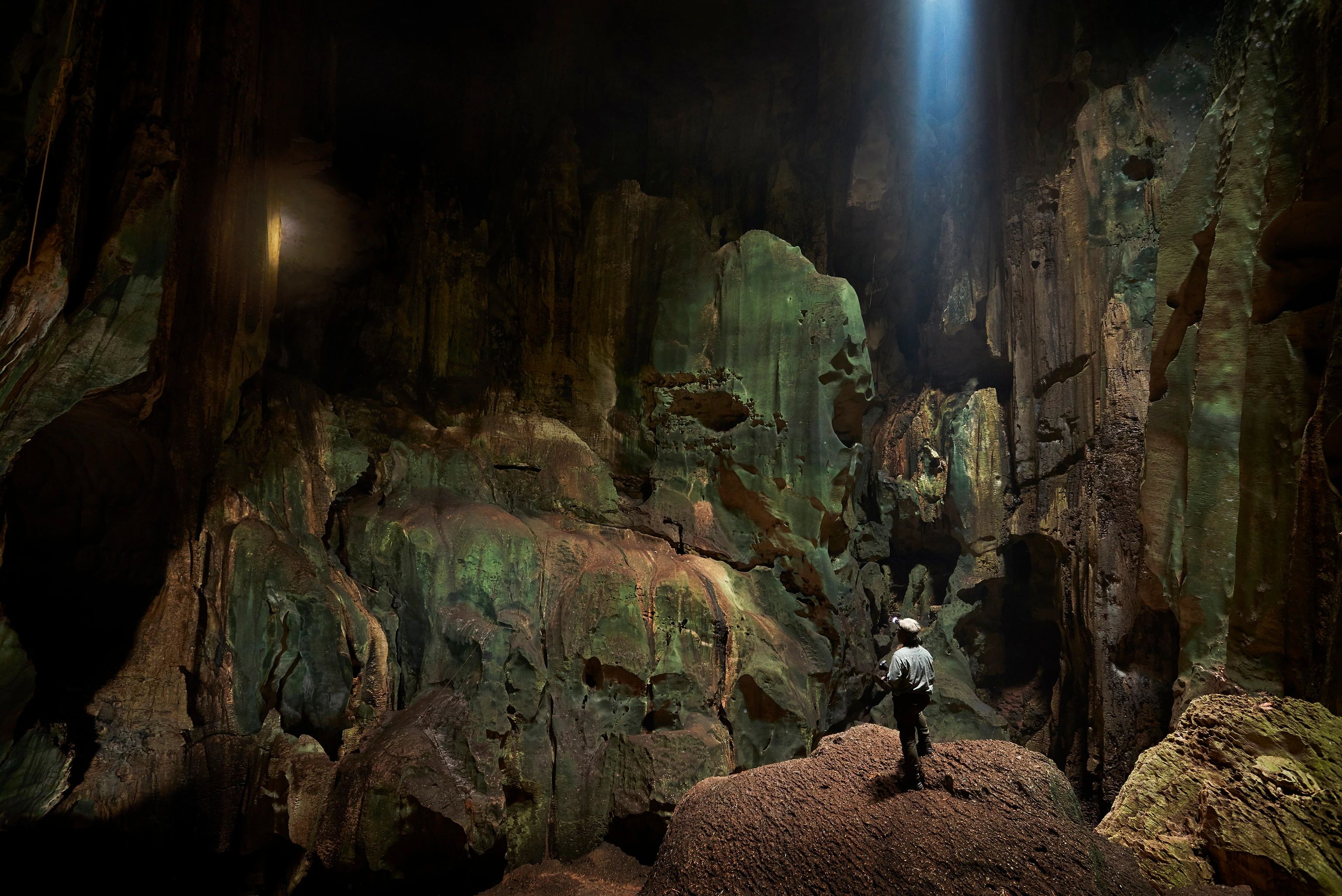 대동굴 (Great Cave) 및 교역상인의 동굴 (Trader's Cave) 탐험